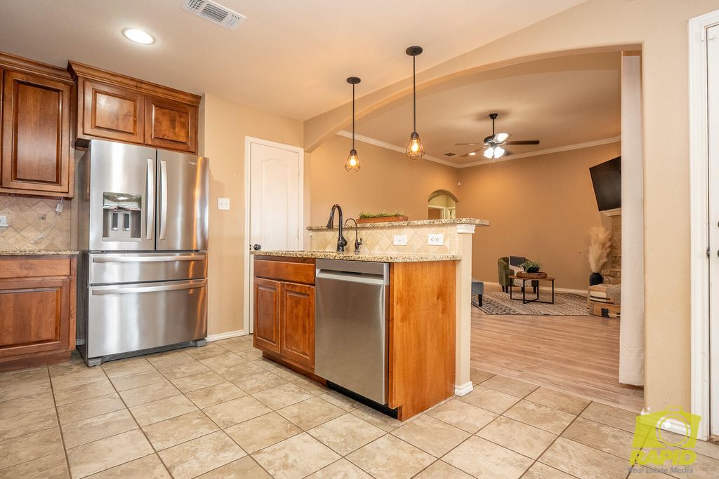 Image 6 of property listing at 4161 Huntleigh Drive, San Angelo, TX 76904