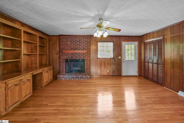 16 Farmington Trail, Travelers Rest, SC 29690
