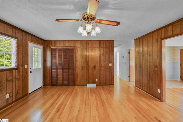 16 Farmington Trail, Travelers Rest, SC 29690