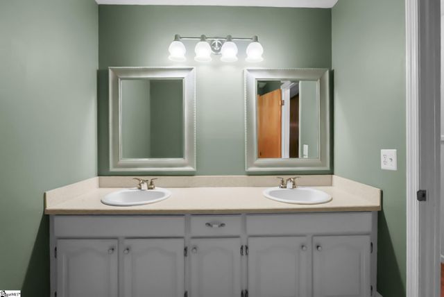 16 Farmington Trail, Travelers Rest, SC 29690