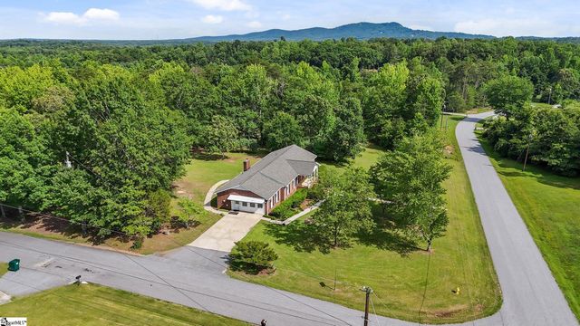 16 Farmington Trail, Travelers Rest, SC 29690
