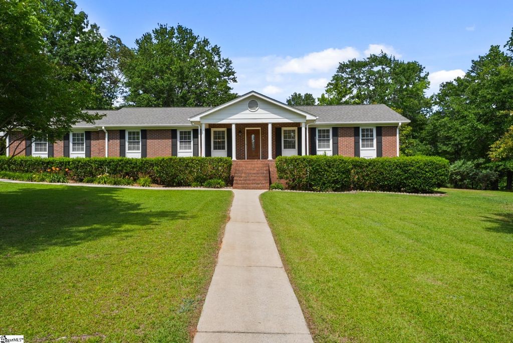 16 Farmington Trail, Travelers Rest, SC 29690