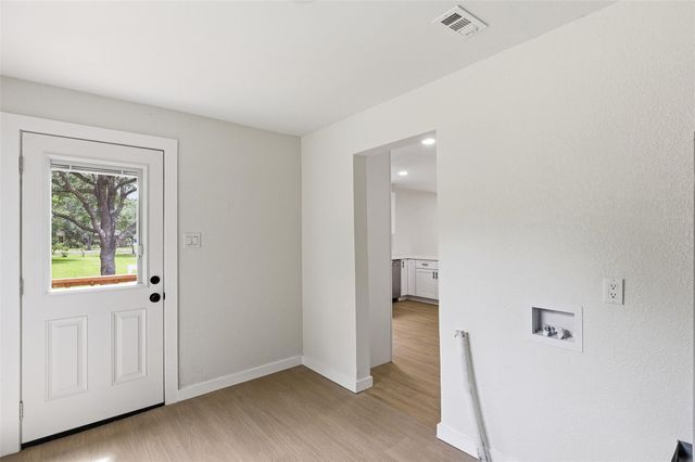 8414 Schiro Road, Hitchcock, TX 77563