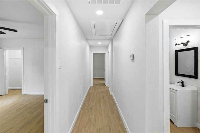 8414 Schiro Road, Hitchcock, TX 77563