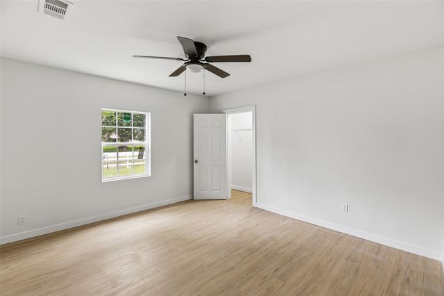 8414 Schiro Road, Hitchcock, TX 77563