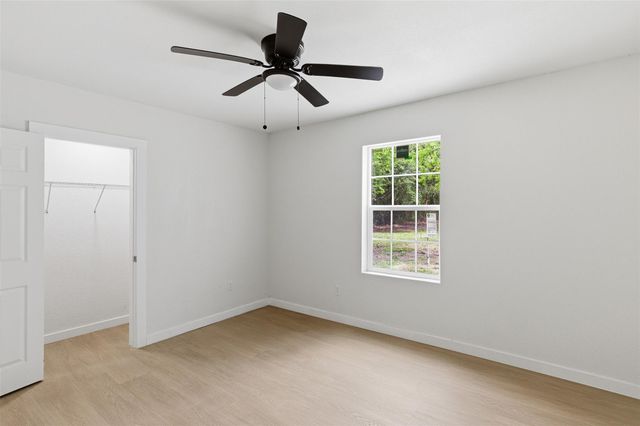 8414 Schiro Road, Hitchcock, TX 77563