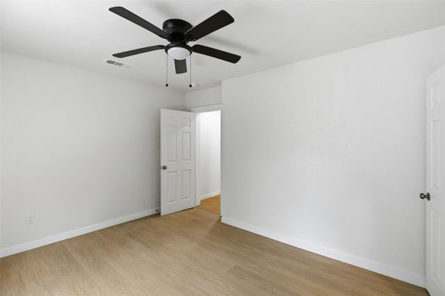 8414 Schiro Road, Hitchcock, TX 77563