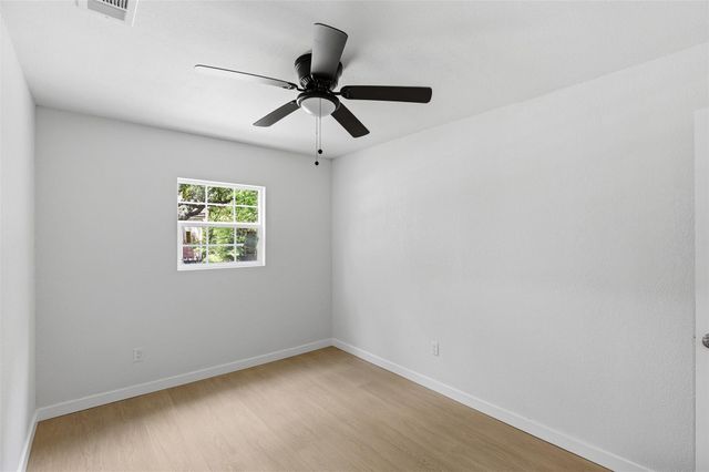 8414 Schiro Road, Hitchcock, TX 77563