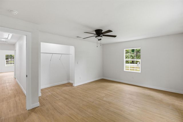 8414 Schiro Road, Hitchcock, TX 77563