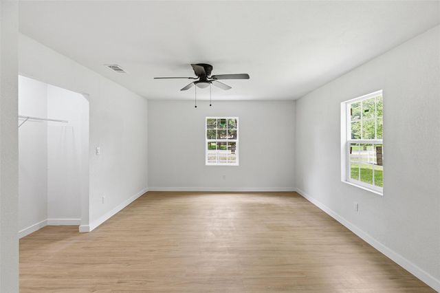 8414 Schiro Road, Hitchcock, TX 77563