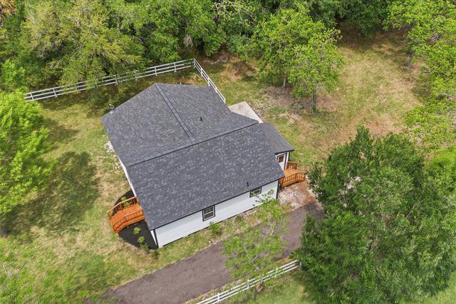 8414 Schiro Road, Hitchcock, TX 77563