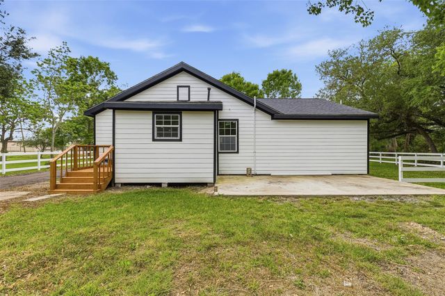 8414 Schiro Road, Hitchcock, TX 77563