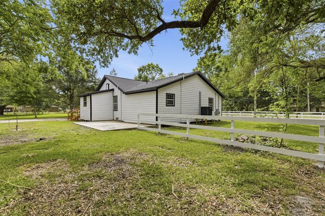 8414 Schiro Road, Hitchcock, TX 77563