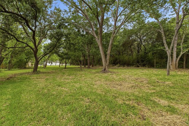 8414 Schiro Road, Hitchcock, TX 77563