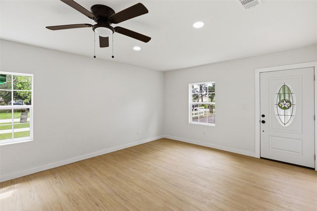 8414 Schiro Road, Hitchcock, TX 77563