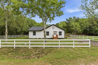 8414 Schiro Road, Hitchcock, TX 77563