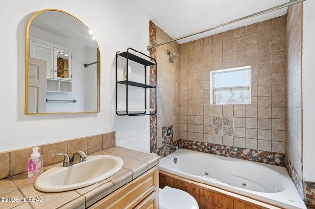 2842 E Stratford Drive, Tucson, AZ 85716
