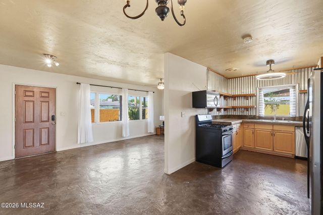 2842 E Stratford Drive, Tucson, AZ 85716
