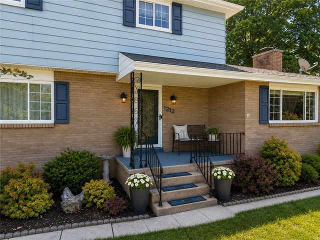 1212 Mountain View Dr, Unity Twp, PA 15601