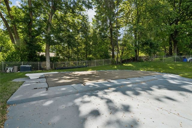 1212 Mountain View Dr, Unity Twp, PA 15601