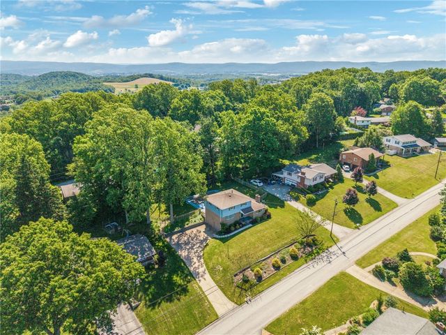 1212 Mountain View Dr, Unity Twp, PA 15601