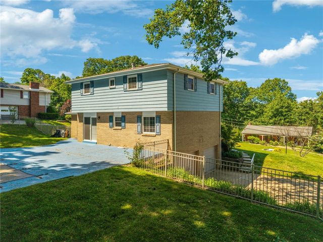 1212 Mountain View Dr, Unity Twp, PA 15601