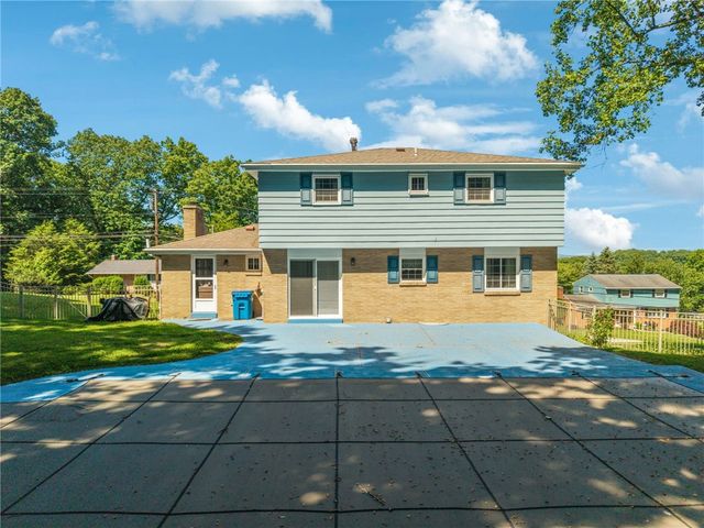 1212 Mountain View Dr, Unity Twp, PA 15601