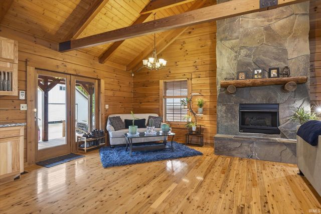 15597 Buck Knob Lane, Loogootee, IN 47553