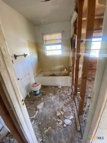 107 Franklin Street, Luling, TX 78648