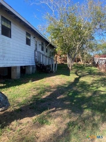 107 Franklin Street, Luling, TX 78648