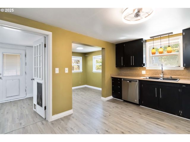 546 4TH Ave Sw, Castle Rock, WA 98611