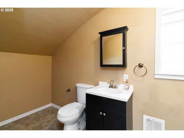 546 4TH Ave Sw, Castle Rock, WA 98611