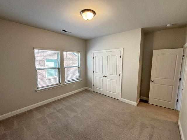 1043 Fenner Ln, Gallatin, TN 37066