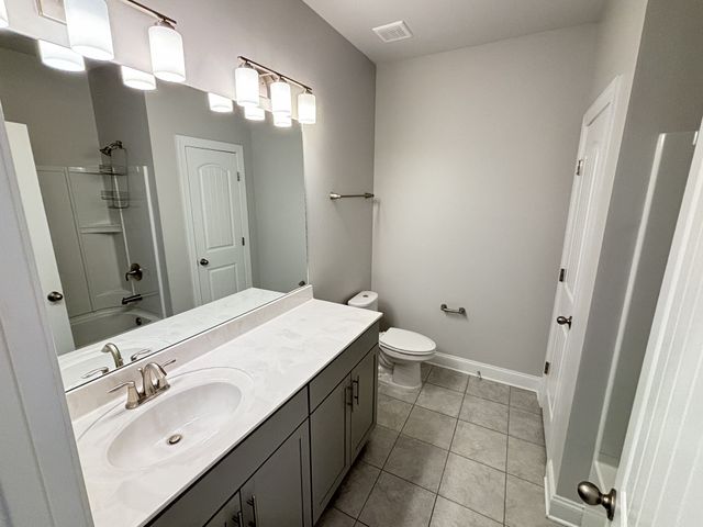 1043 Fenner Ln, Gallatin, TN 37066