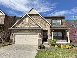 1043 Fenner Ln, Gallatin, TN 37066