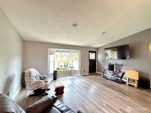 105 Timberline Drive, Castle Rock, WA 98611