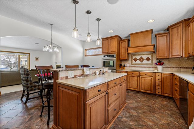 16800 Creek Ridge Trail, Minnetonka, MN 55345