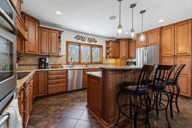 16800 Creek Ridge Trail, Minnetonka, MN 55345