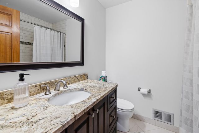 16800 Creek Ridge Trail, Minnetonka, MN 55345