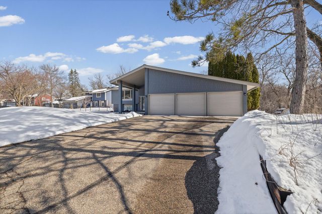 16800 Creek Ridge Trail, Minnetonka, MN 55345