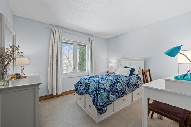 16800 Creek Ridge Trail, Minnetonka, MN 55345