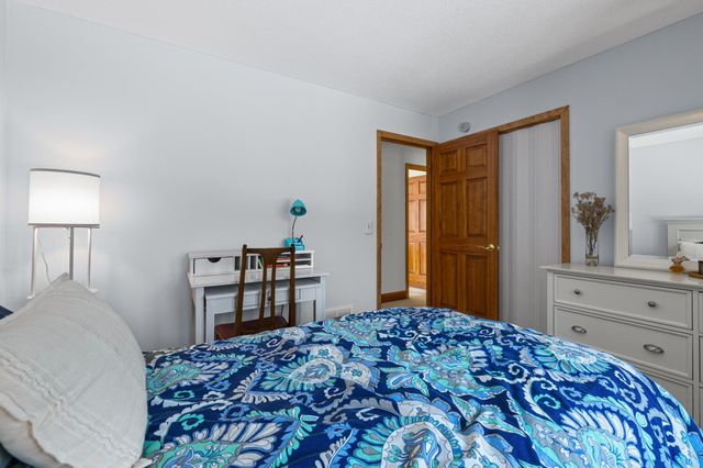 16800 Creek Ridge Trail, Minnetonka, MN 55345