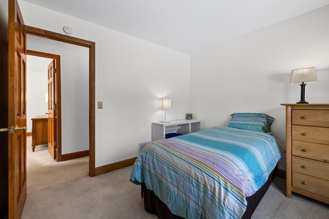 16800 Creek Ridge Trail, Minnetonka, MN 55345