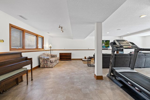 16800 Creek Ridge Trail, Minnetonka, MN 55345