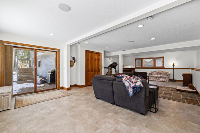 16800 Creek Ridge Trail, Minnetonka, MN 55345