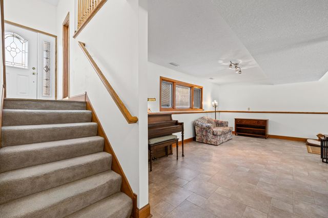 16800 Creek Ridge Trail, Minnetonka, MN 55345