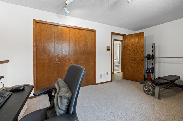 16800 Creek Ridge Trail, Minnetonka, MN 55345