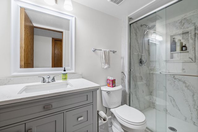 16800 Creek Ridge Trail, Minnetonka, MN 55345