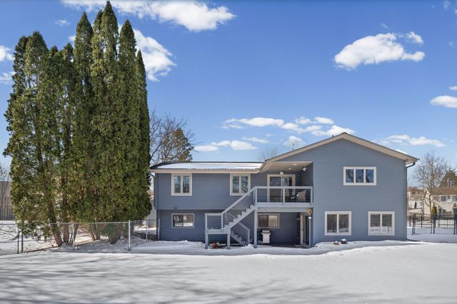 16800 Creek Ridge Trail, Minnetonka, MN 55345