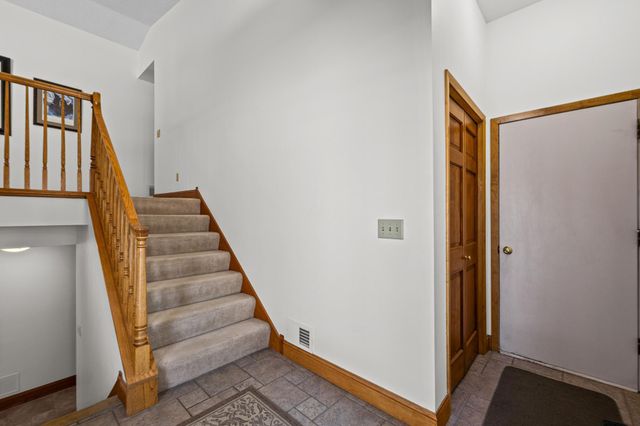 16800 Creek Ridge Trail, Minnetonka, MN 55345